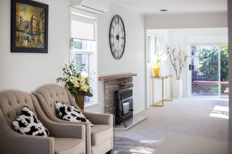 Photo of property in 70 Blakeborough Drive, Forrest Hill, Auckland, 0620