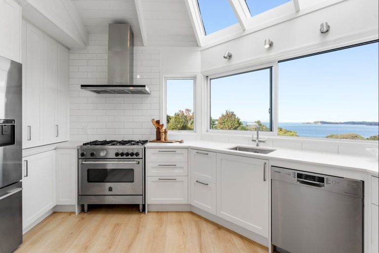 Photo of property in 6 Puriri Place, Sandspit, Warkworth, 0982