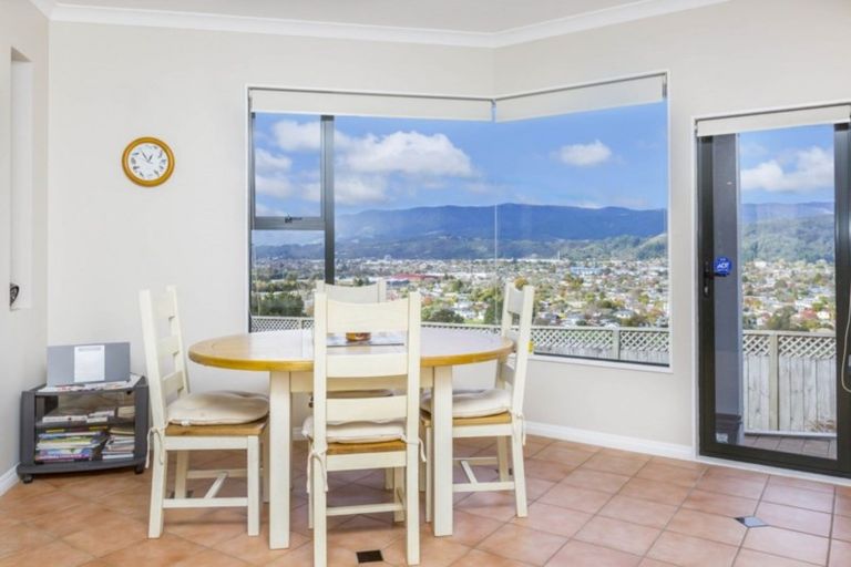 Photo of property in 17 Birkinshaw Grove, Riverstone Terraces, Upper Hutt, 5018