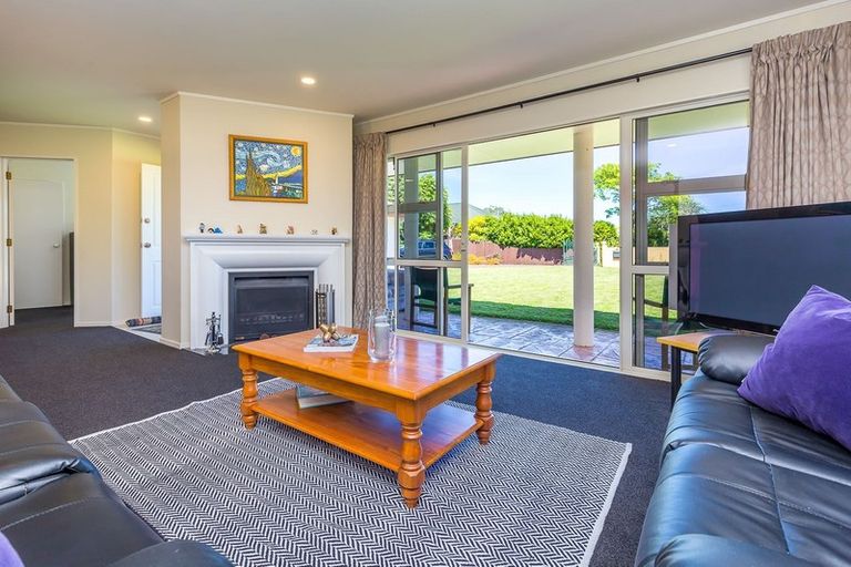 Photo of property in 25 Sunny Crescent, Huapai, Kumeu, 0810
