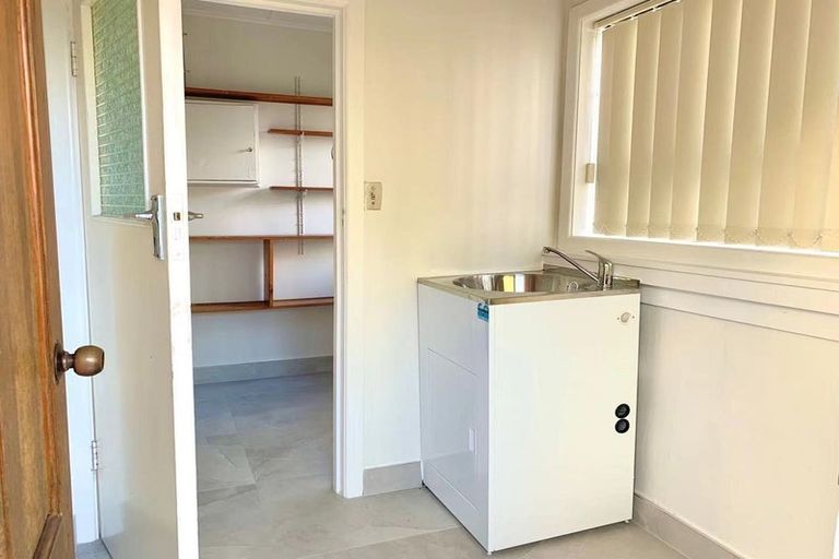 Photo of property in 26 Swanson Road, Henderson, Auckland, 0610