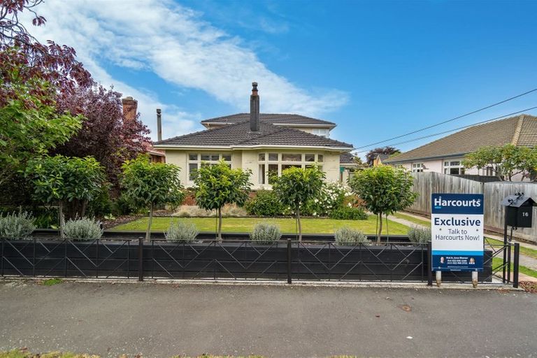 Photo of property in 16 Wycolla Avenue, Saint Clair, Dunedin, 9012
