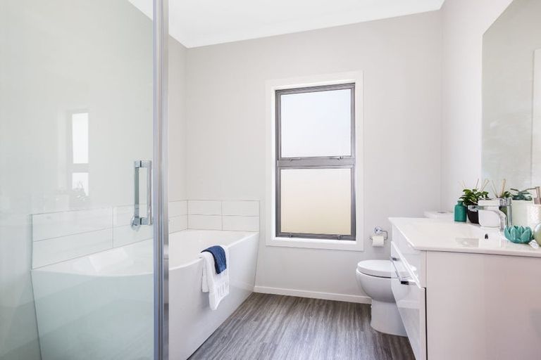 Photo of property in 21 Rotorua Grove, Aotea, Porirua, 5024