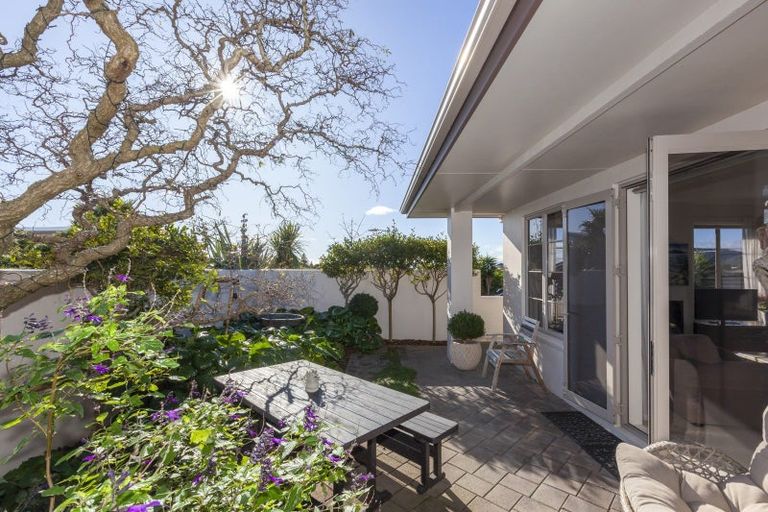 Photo of property in 136 Renown Road, Raumati South, Paraparaumu, 5032