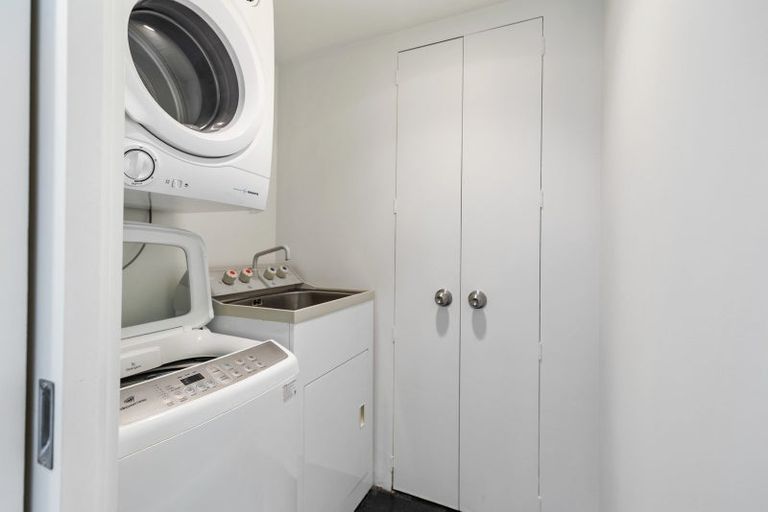 Photo of property in 10 Marine Parade, Mount Maunganui, 3116