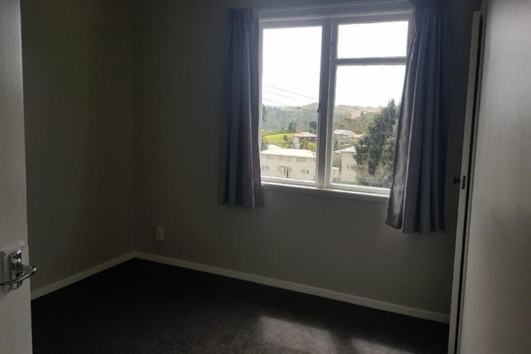 Photo of property in 2a-2b Devon Place, Cannons Creek, Porirua, 5024