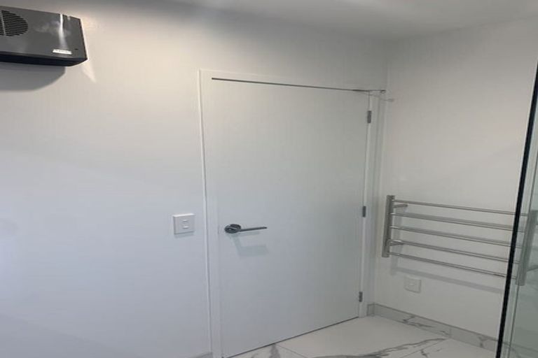 Photo of property in 1/2 Jadewynn Drive, Massey, Auckland, 0614