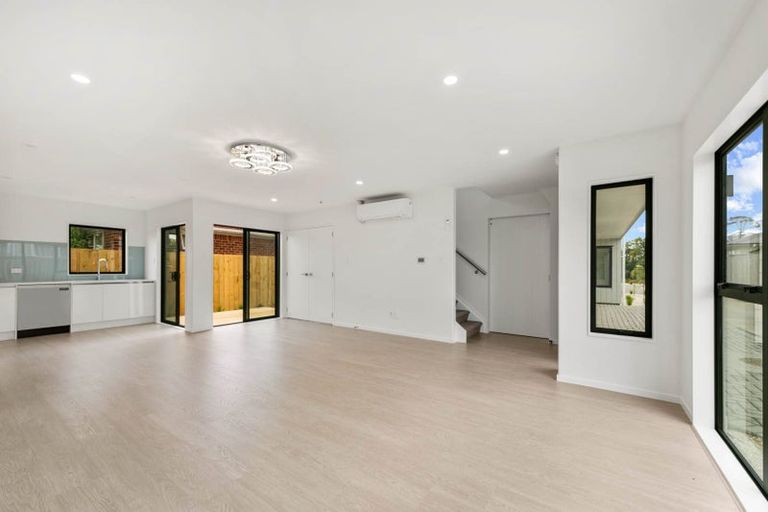 Photo of property in 90b Seymour Road, Sunnyvale, Auckland, 0612