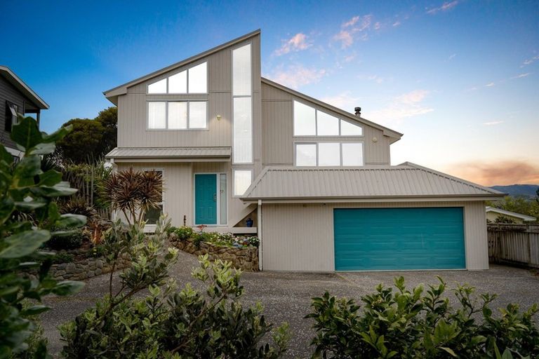 Photo of property in 4 Atua Street, Waikanae Beach, Waikanae, 5036