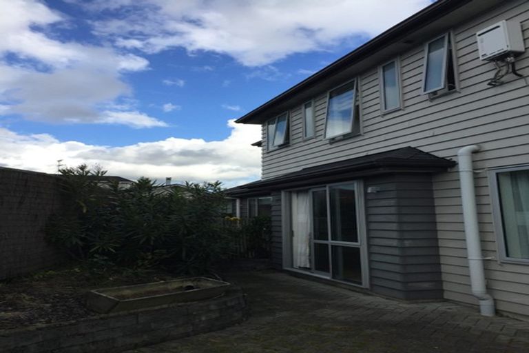 Photo of property in 8a The Rosebowl, Sunnyhills, Auckland, 2010