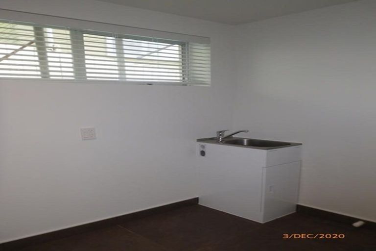 Photo of property in 1/25 Brunton Place, Glenfield, Auckland, 0629