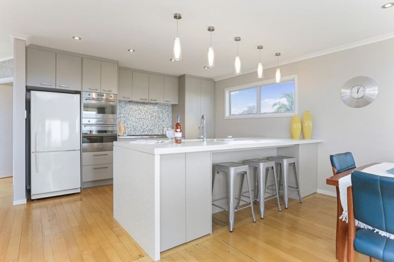 Photo of property in 103 Stanmore Bay Road, Stanmore Bay, Whangaparaoa, 0932