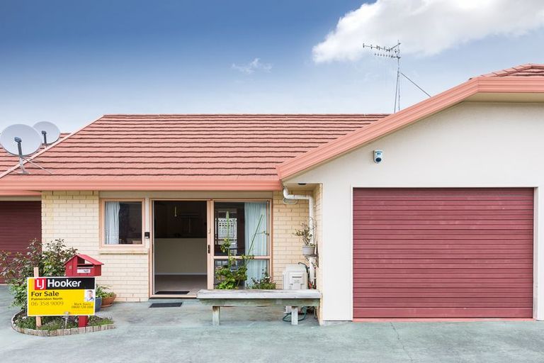 Photo of property in 8 Foxtail Fern, Kelvin Grove, Palmerston North, 4414