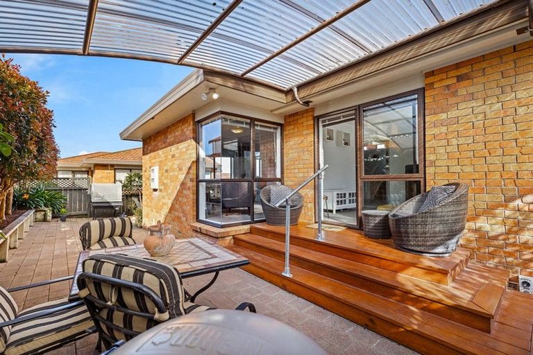 Photo of property in 2/1 Bluefin Way, West Harbour, Auckland, 0618