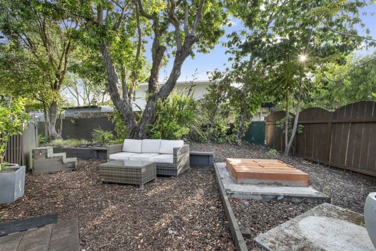 Photo of property in 9 James Scott Place, Te Atatu South, Auckland, 0602