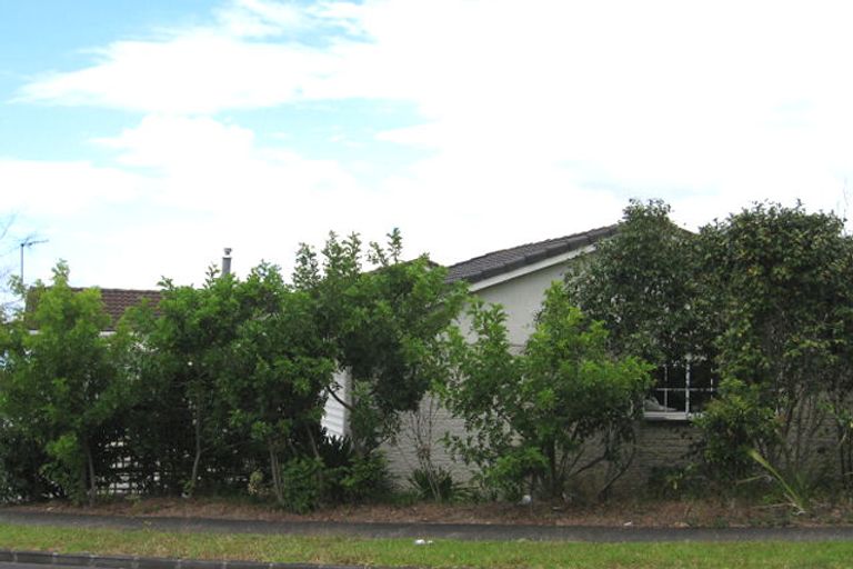 Photo of property in 7 Bernleigh Terrace, West Harbour, Auckland, 0618