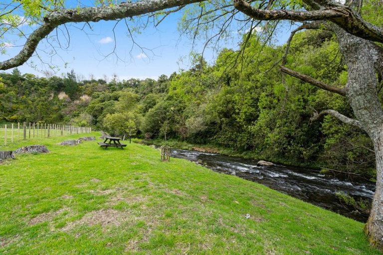 Photo of property in 111 Clifford Road, Eltham, 4322