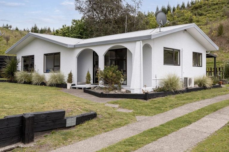 Photo of property in 16 Syme Crescent, Kawerau, 3127