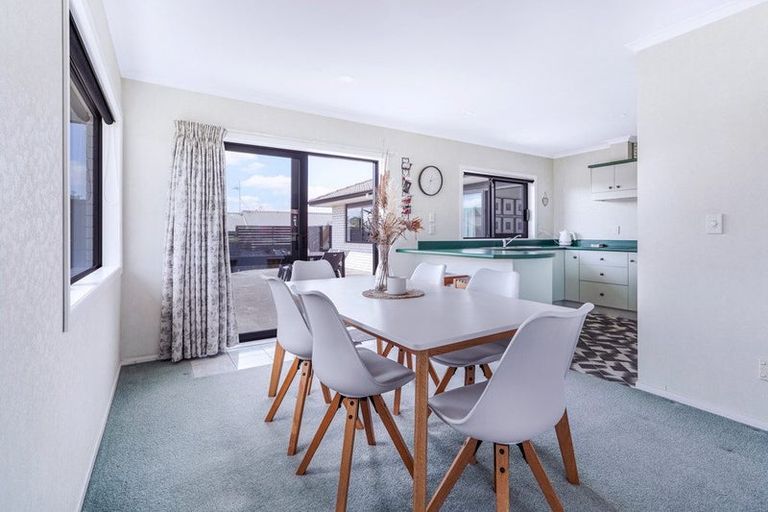 Photo of property in 1 Harrogate Place, Grandview Heights, Hamilton, 3200