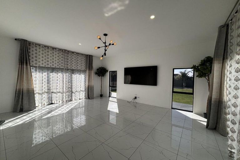 Photo of property in 9 Cooke Farm Grove, Waiwhakaiho, New Plymouth, 4312