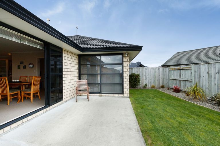 Photo of property in 8 Medallion Court, Kelvin Grove, Palmerston North, 4414