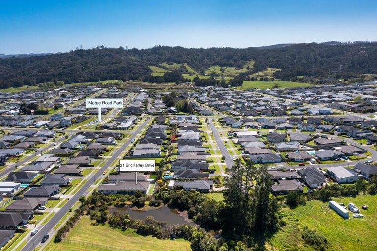 Photo of property in 21 Eric Farley Drive, Kumeu, 0810