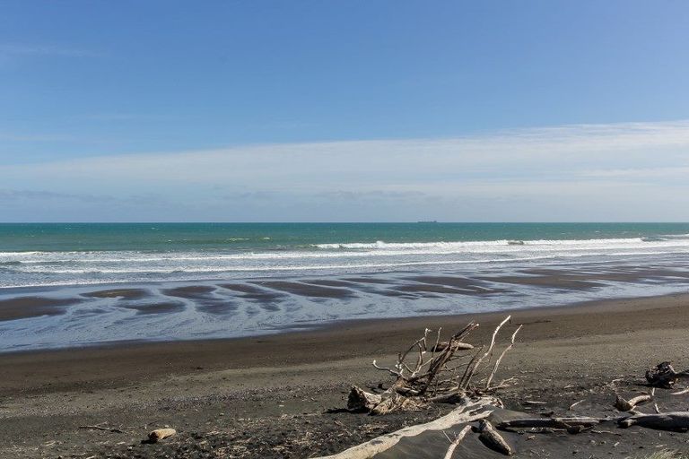 Photo of property in 6 Nobs Line, Strandon, New Plymouth, 4312