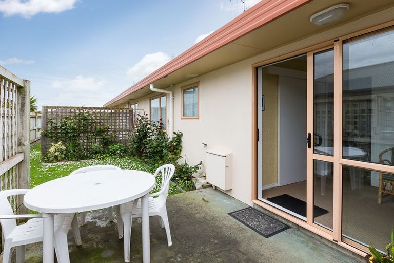 Photo of property in 8 Foxtail Fern, Kelvin Grove, Palmerston North, 4414