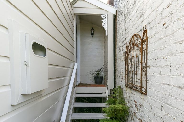 Photo of property in 17 Upper Bourke Street, Kilbirnie, Wellington, 6022