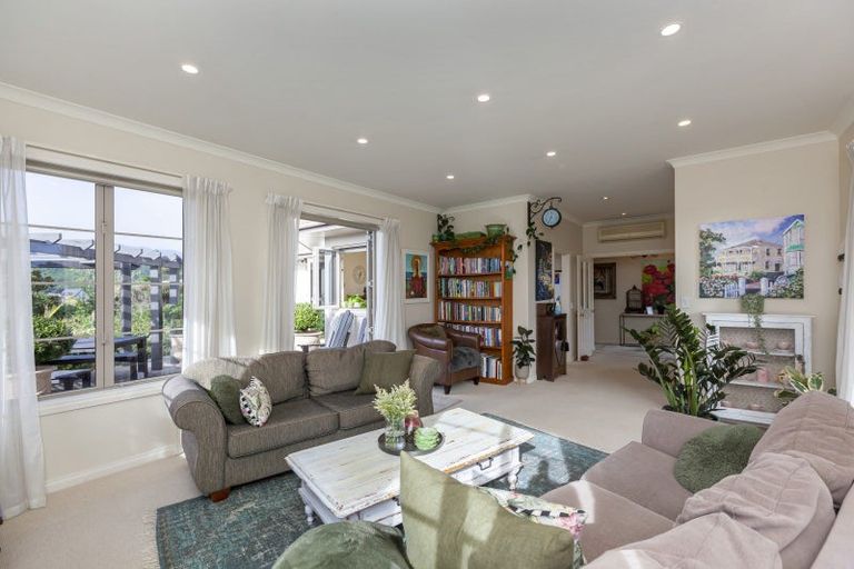 Photo of property in 136 Renown Road, Raumati South, Paraparaumu, 5032