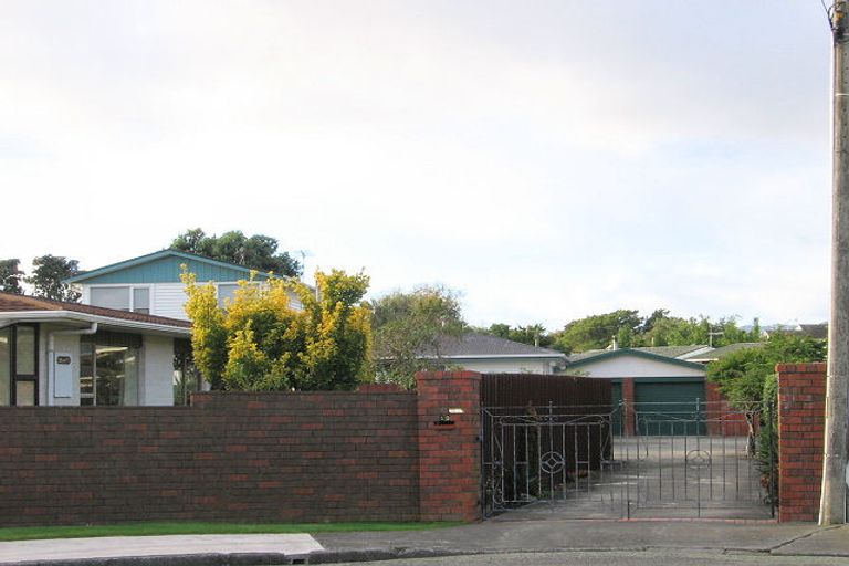 Photo of property in 13 Waimarie Avenue, Paraparaumu, 5032