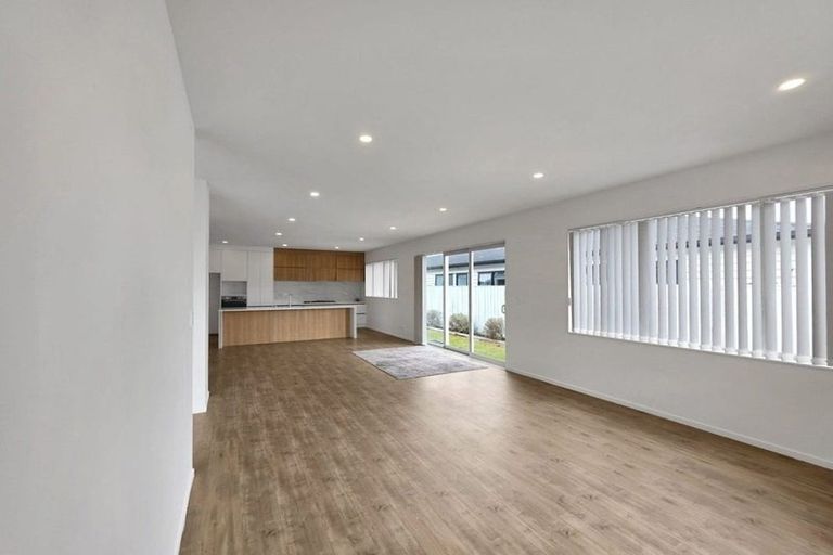 Photo of property in 40 Johns Creek Crescent, Silverdale, 0932
