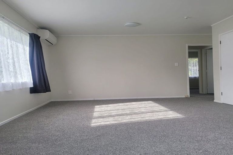 Photo of property in 2/13 Dolbear Street, Titirangi, Auckland, 0604