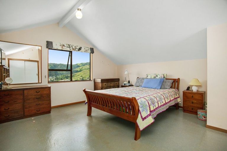 Photo of property in 203 Holborn Drive, Stokes Valley, Lower Hutt, 5019