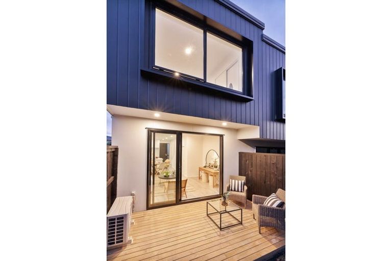 Photo of property in 5/11 Jaemont Avenue, Te Atatu South, Auckland, 0610