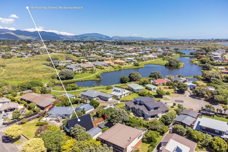 Photo of property in 10 Hastings Street, Waikanae Beach, Waikanae, 5036