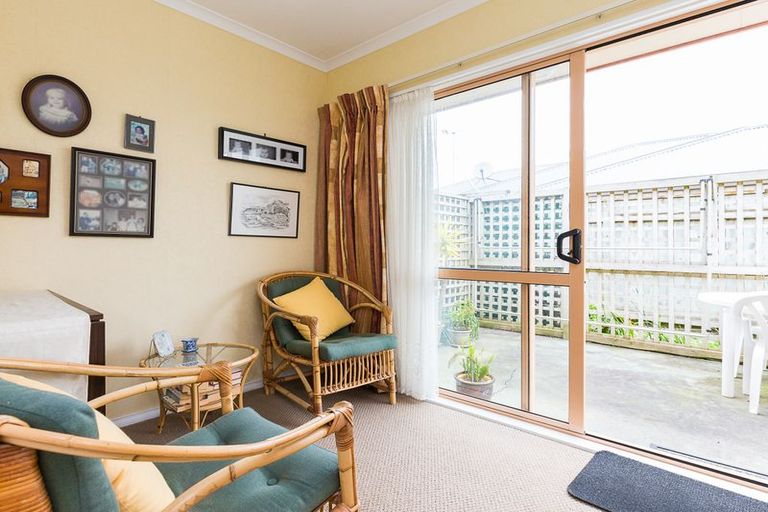 Photo of property in 8 Foxtail Fern, Kelvin Grove, Palmerston North, 4414