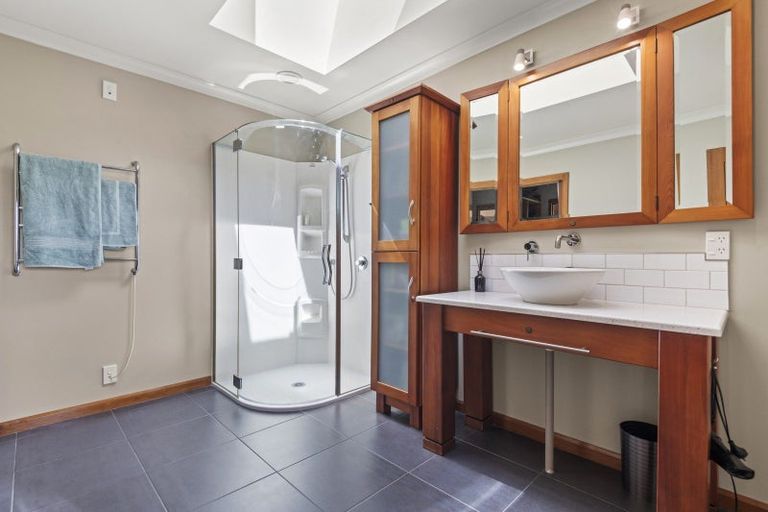 Photo of property in 117 Ruapehu Drive, Fitzherbert, Palmerston North, 4410