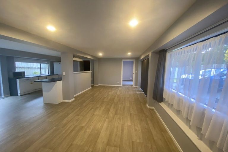 Photo of property in 1b Waiwera Place, Merrilands, New Plymouth, 4312