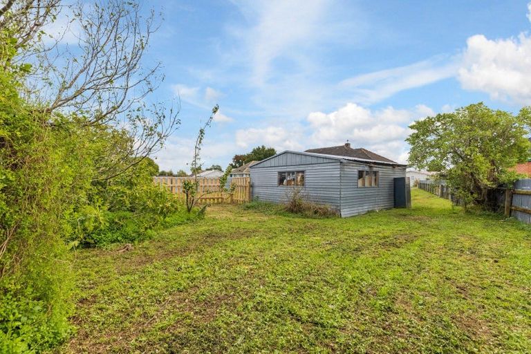 Photo of property in 31 Exeter Crescent, Takaro, Palmerston North, 4412