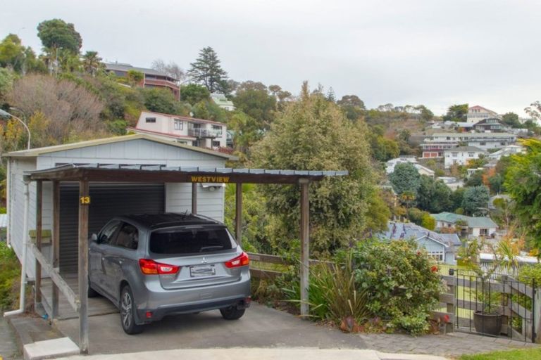 Photo of property in 13 Denholm Road, Hospital Hill, Napier, 4110