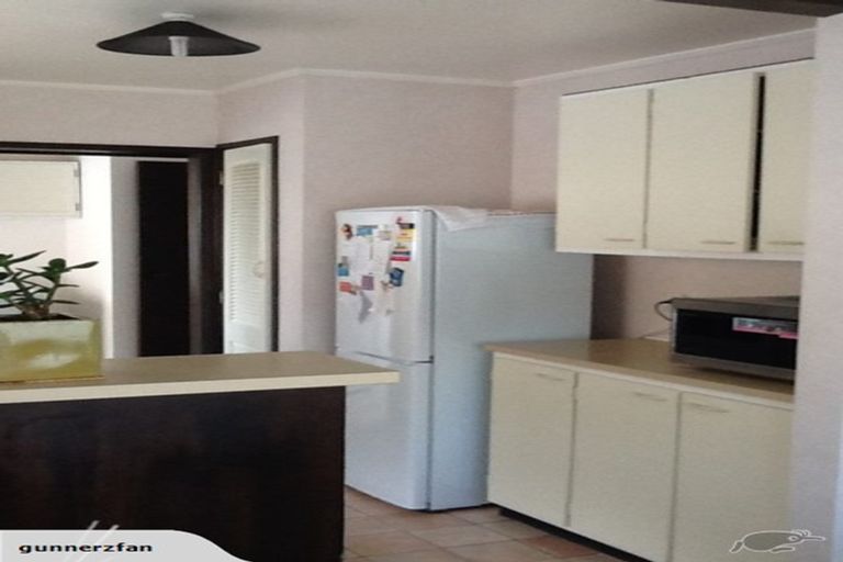 Photo of property in 1/150a Prince Regent Drive, Half Moon Bay, Auckland, 2012