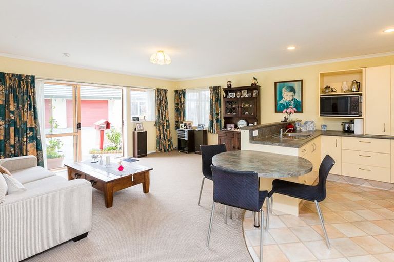 Photo of property in 8 Foxtail Fern, Kelvin Grove, Palmerston North, 4414