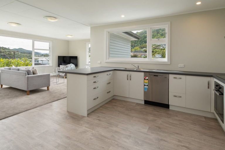 Photo of property in 34 Waikawa Road, Picton, 7220