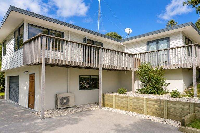 Photo of property in 9 William Hadlow Place, Hatfields Beach, Orewa, 0931