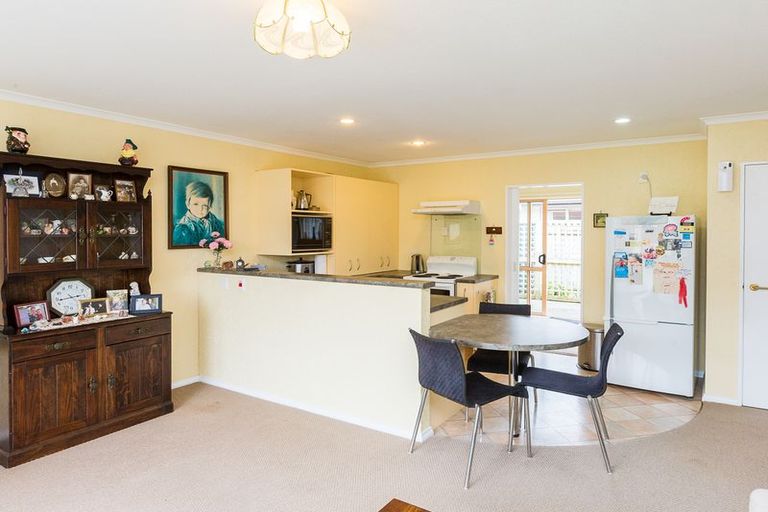 Photo of property in 8 Foxtail Fern, Kelvin Grove, Palmerston North, 4414