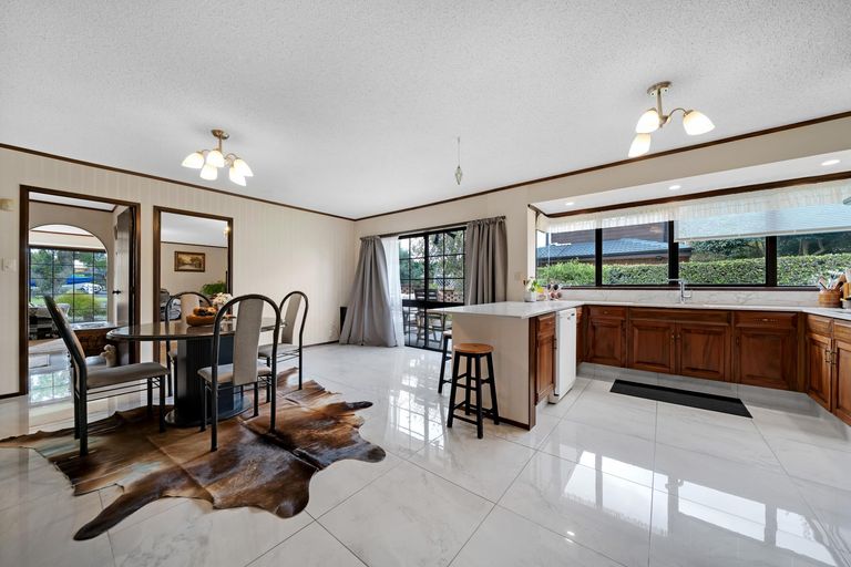 Photo of property in 11 Jessika Place, Conifer Grove, Takanini, 2112