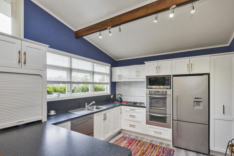 Photo of property in 10 Edwards Place, Terrace End, Palmerston North, 4410