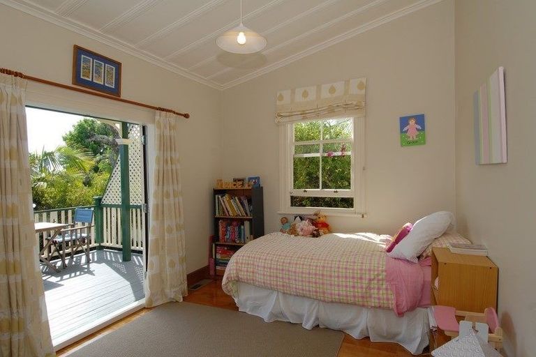 Photo of property in 2/21 Cowper Street, Devonport, Auckland, 0624