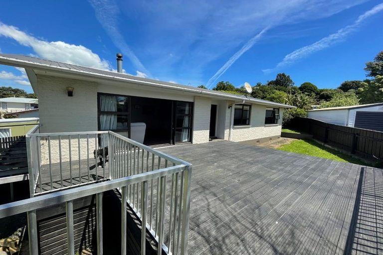 Photo of property in 79 Riversdale Drive, Merrilands, New Plymouth, 4312